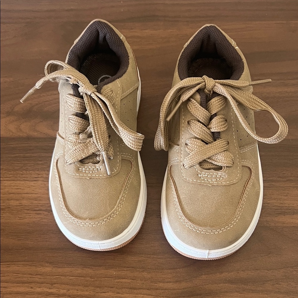 U.S. Sports Outdoor Tan Kids Sneakers Size 8 - Picture 2 of 6